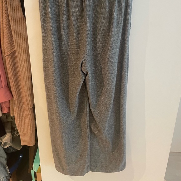 Aritzia’s Wool Pants - Picture 2 of 4